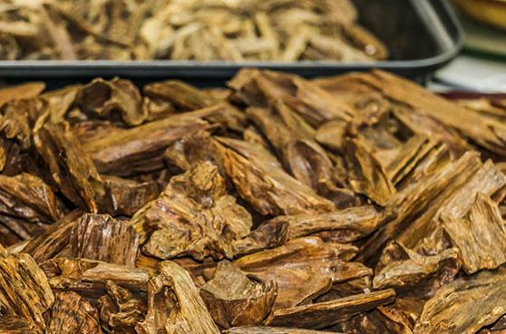 Trầm Hương tự nhiên và Trầm Hương nhân tạo: Sự khác biệt và lựa chọn phù hợp cho bạn